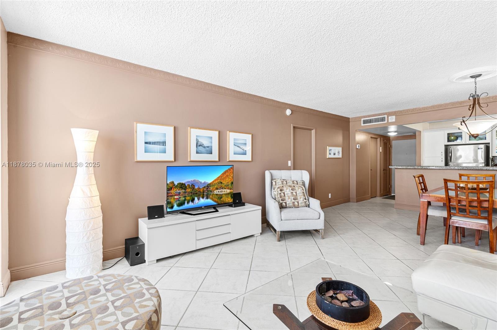 Photo of 3725 Ocean Dr  #1609, Hollywood, Florida, 33019 - 