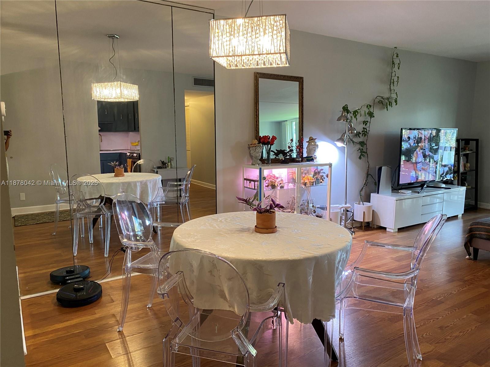 303 2 / 2 1132 sq. ft. $ 2025-09-13 0 Photo
