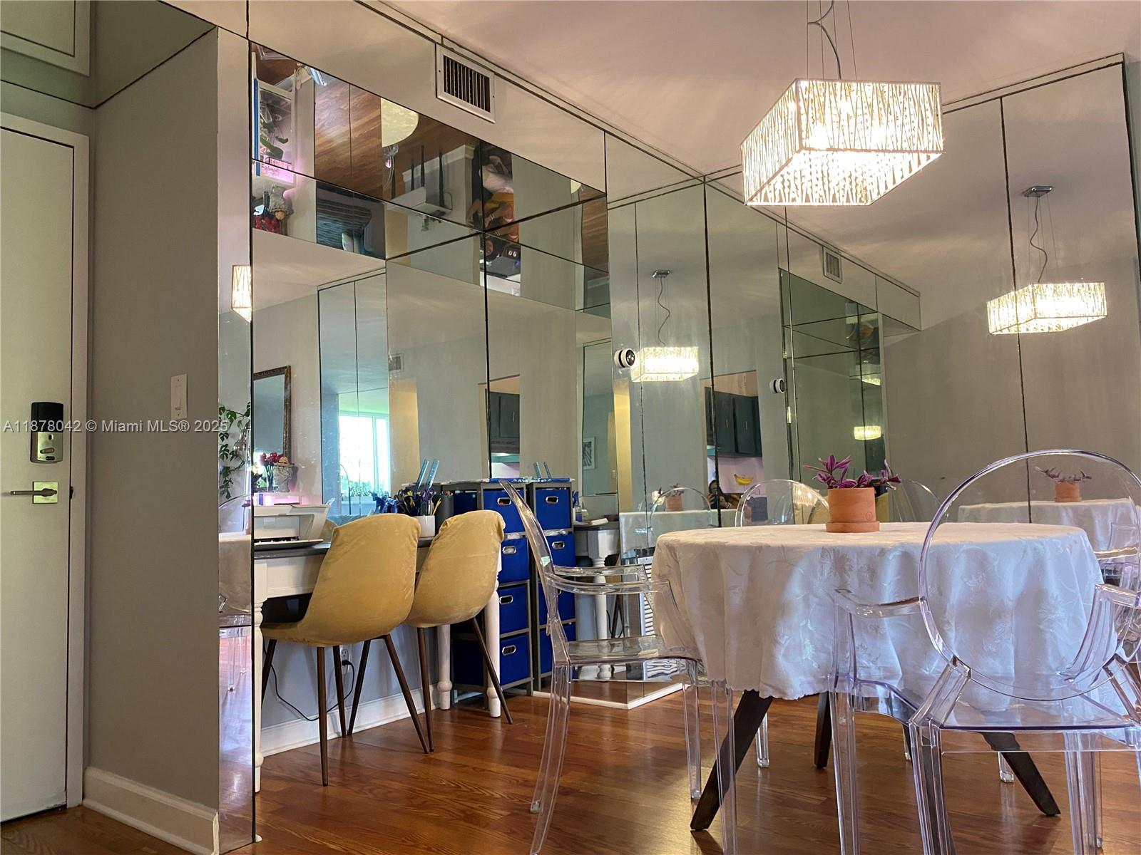 303 2 / 2 1132 sq. ft. $ 2025-09-13 0 Photo
