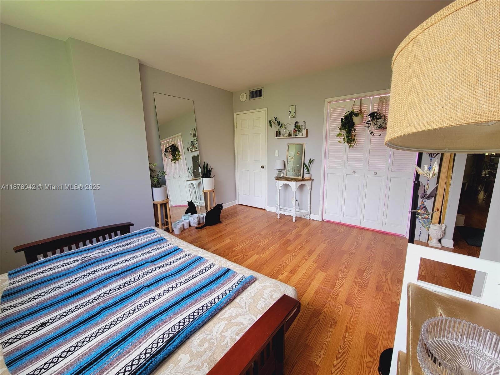 303 2 / 2 1132 sq. ft. $ 2025-09-13 0 Photo