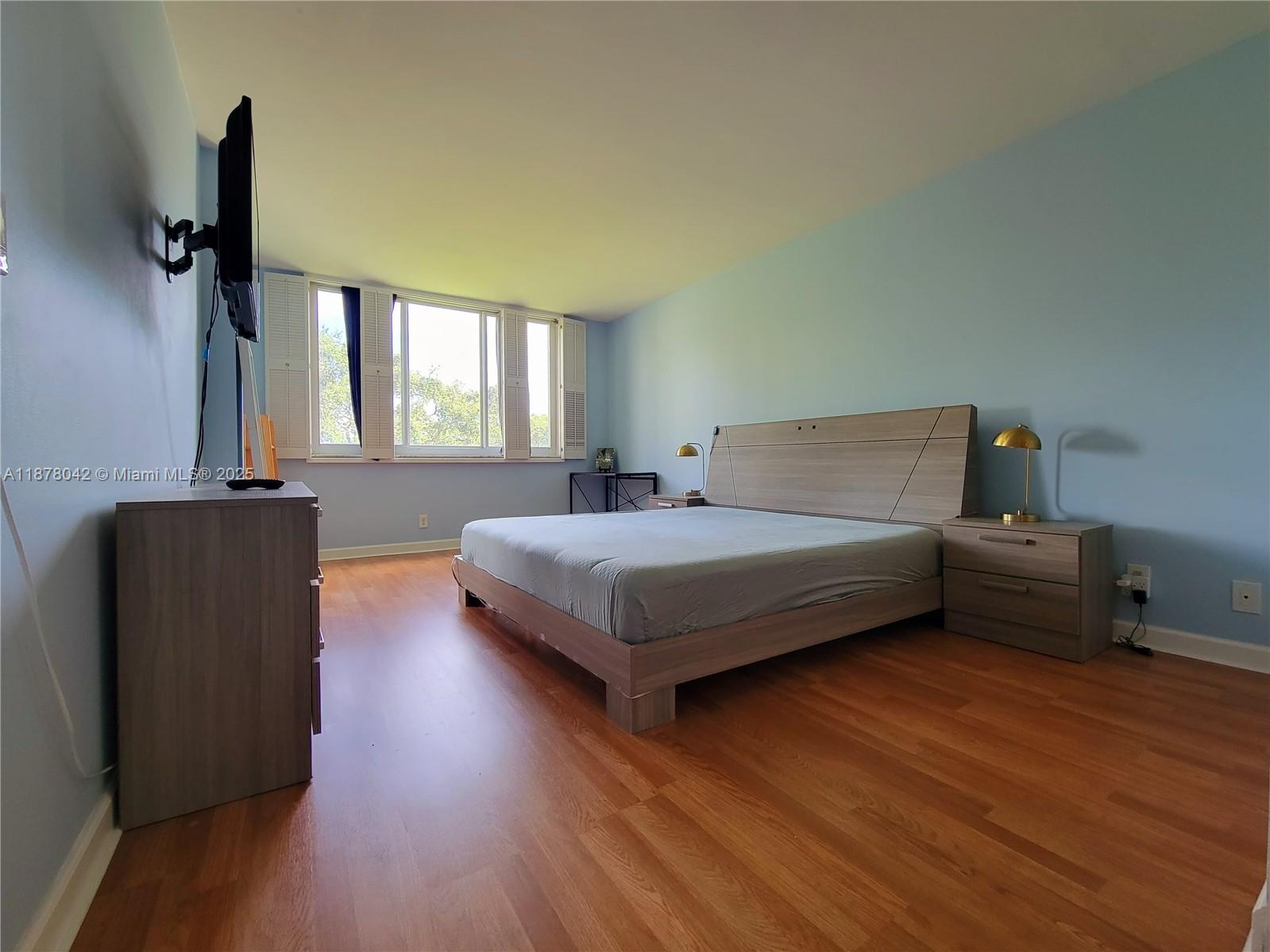 303 2 / 2 1132 sq. ft. $ 2025-09-13 0 Photo