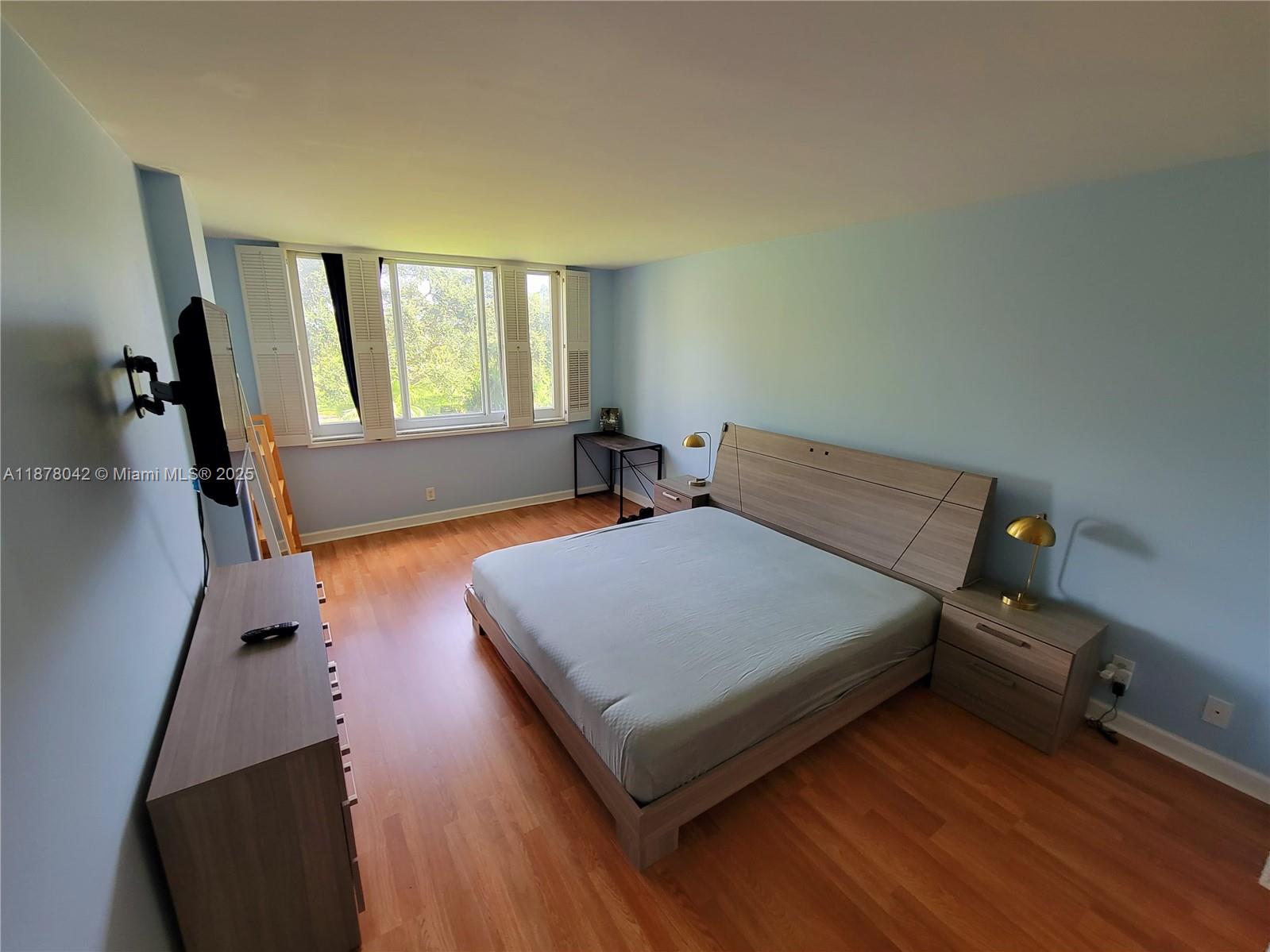 303 2 / 2 1132 sq. ft. $ 2025-09-13 0 Photo