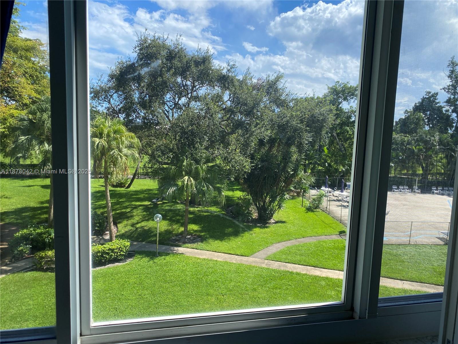 303 2 / 2 1132 sq. ft. $ 2025-09-13 0 Photo