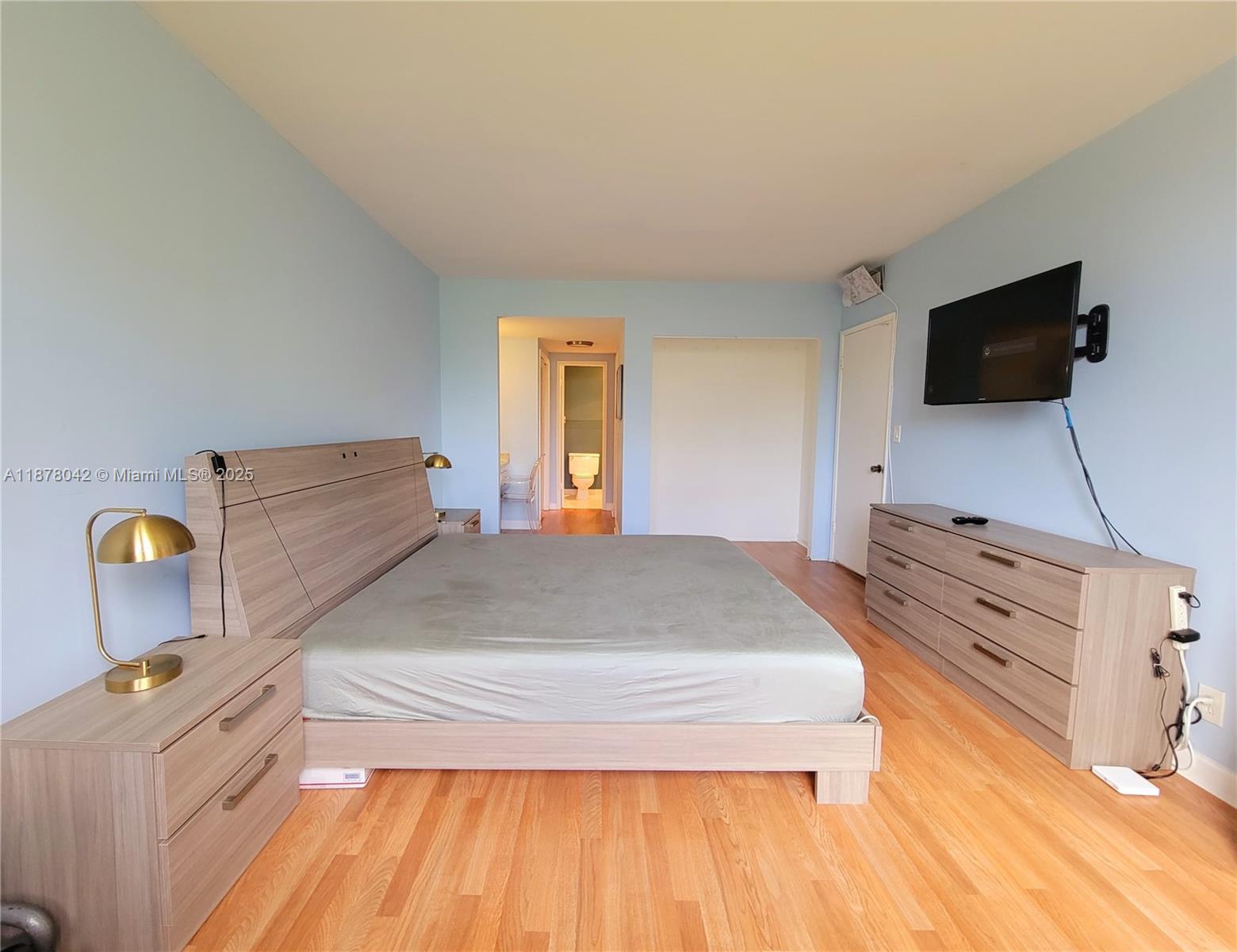 303 2 / 2 1132 sq. ft. $ 2025-09-13 0 Photo