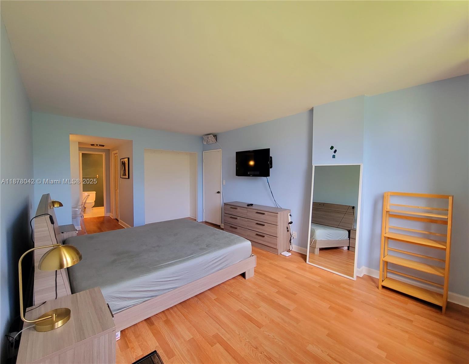 303 2 / 2 1132 sq. ft. $ 2025-09-13 0 Photo