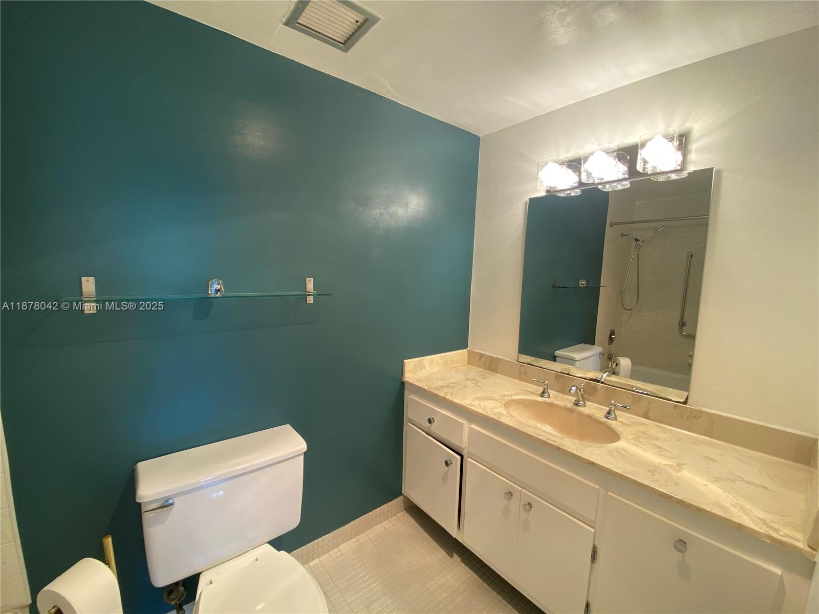 303 2 / 2 1132 sq. ft. $ 2025-09-13 0 Photo
