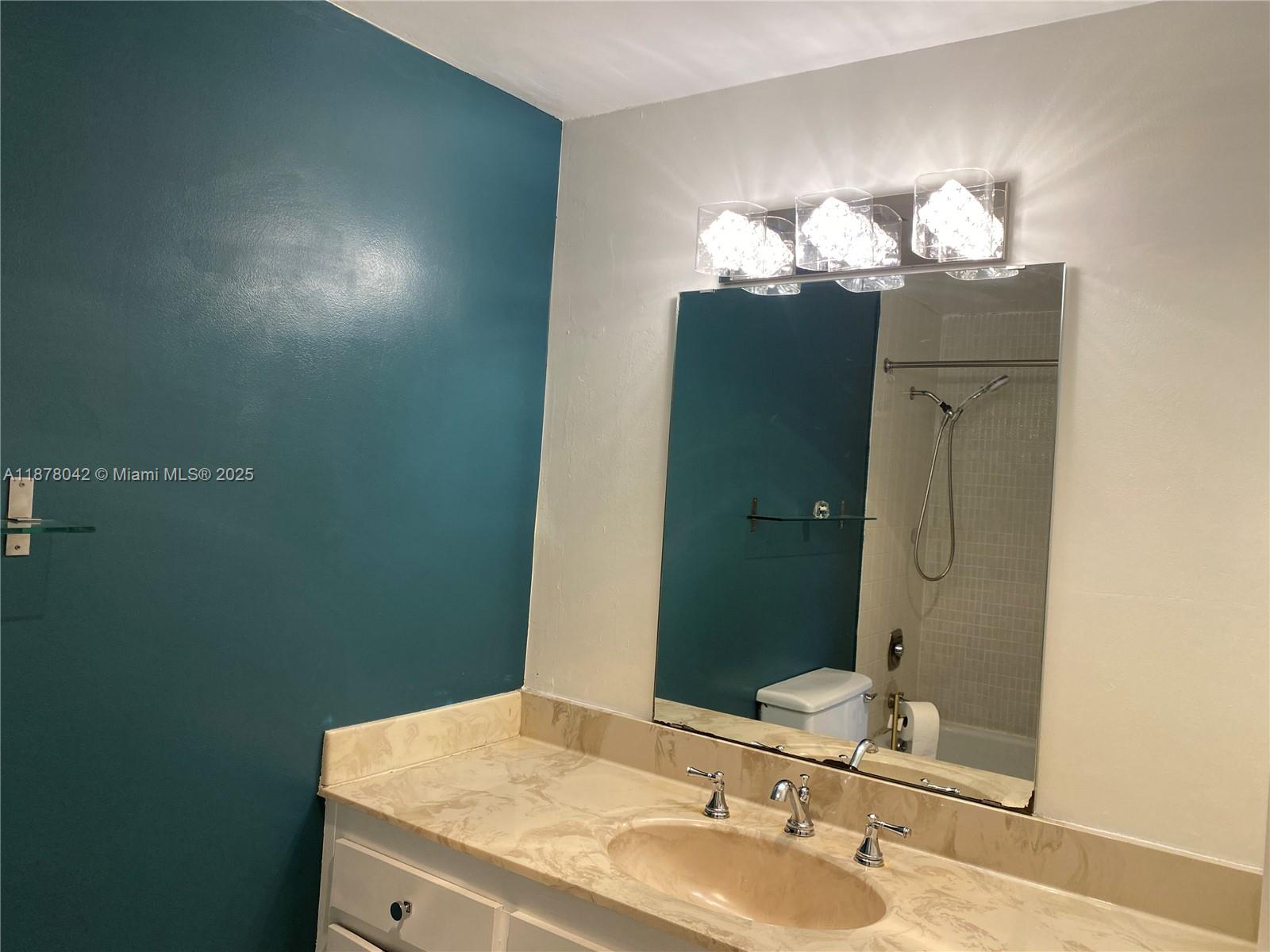 303 2 / 2 1132 sq. ft. $ 2025-09-13 0 Photo