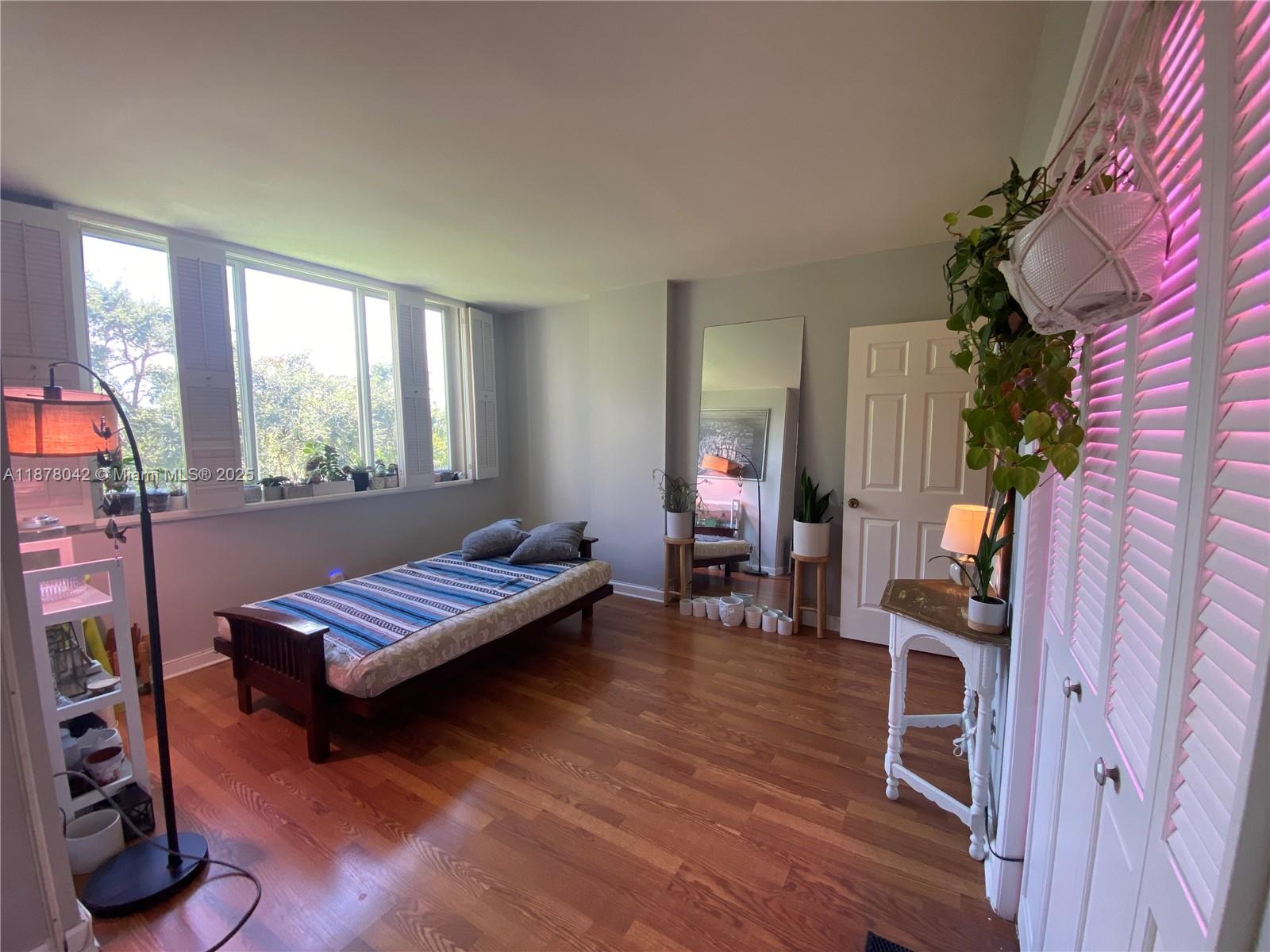 303 2 / 2 1132 sq. ft. $ 2025-09-13 0 Photo