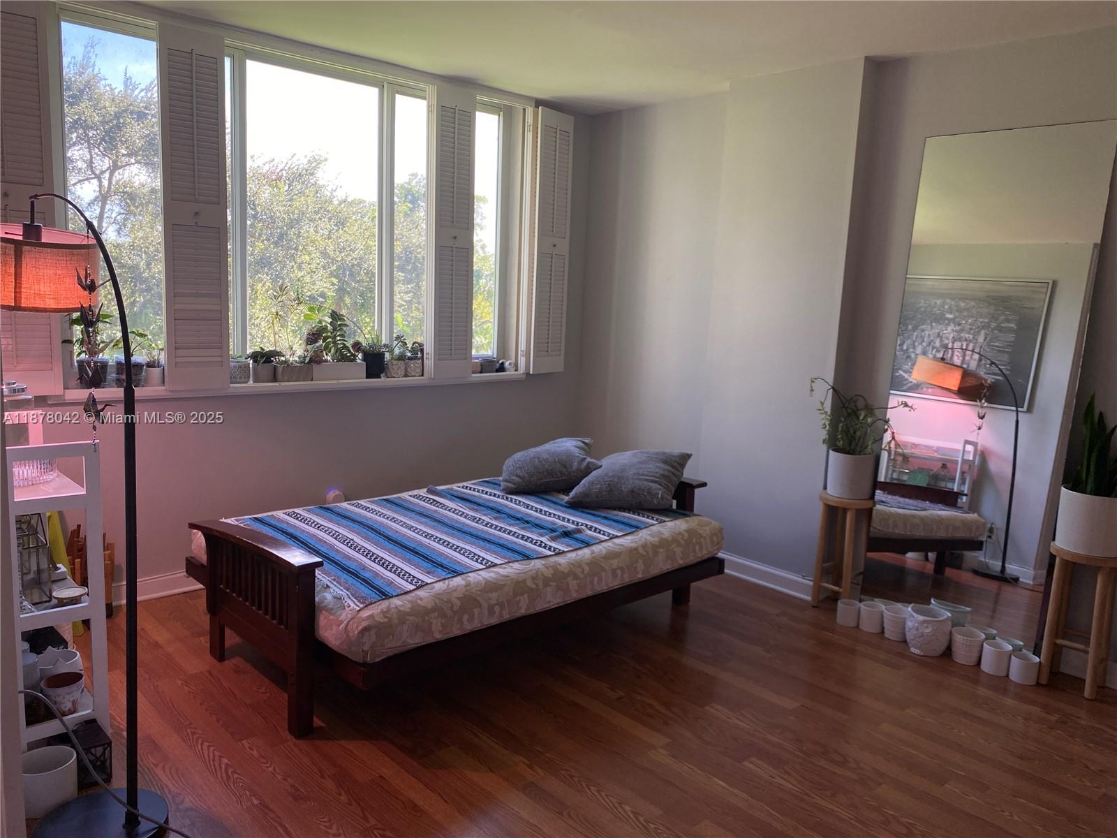 303 2 / 2 1132 sq. ft. $ 2025-09-13 0 Photo