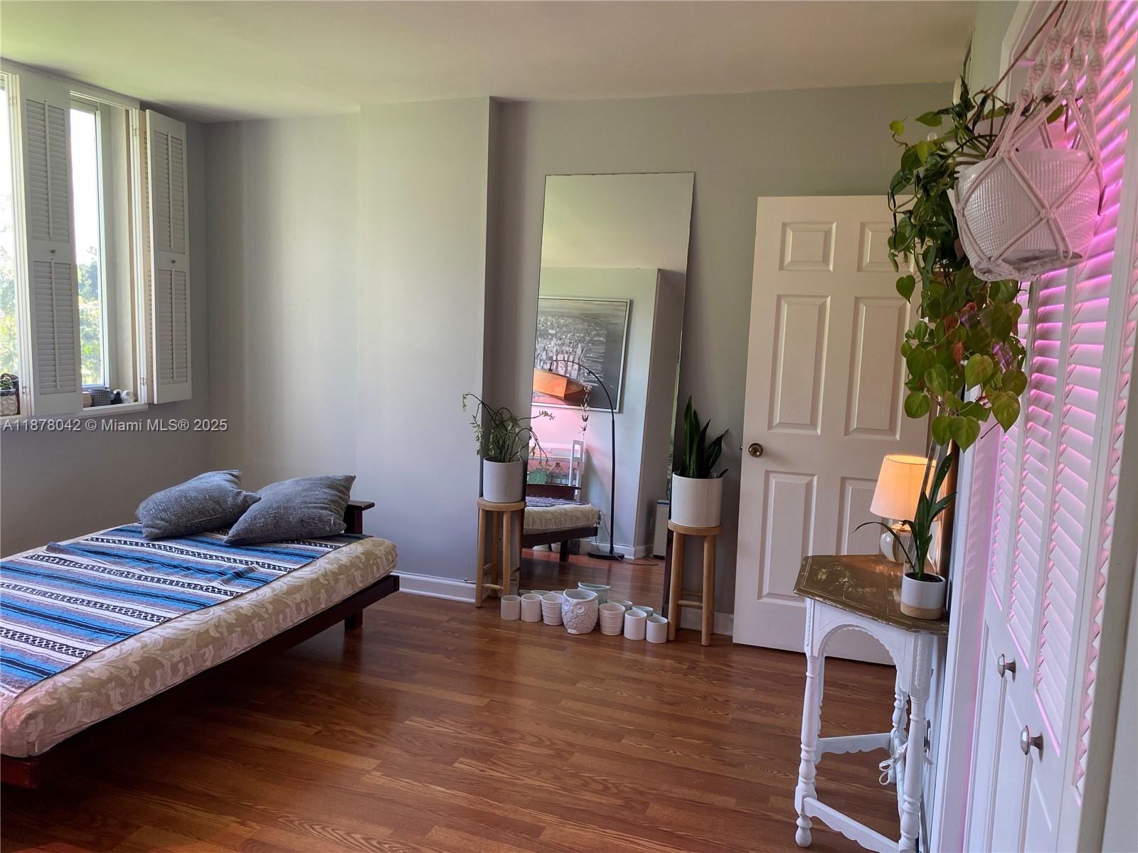 303 2 / 2 1132 sq. ft. $ 2025-09-13 0 Photo