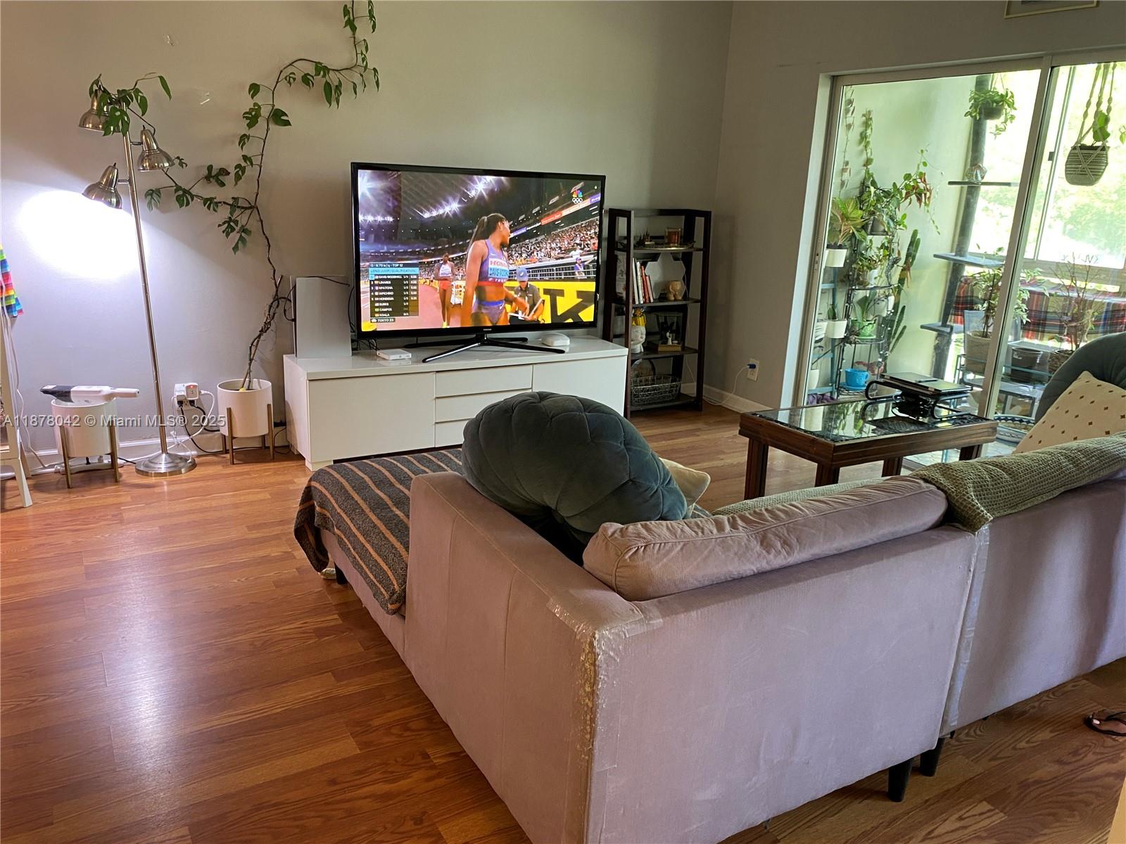 303 2 / 2 1132 sq. ft. $ 2025-09-13 0 Photo