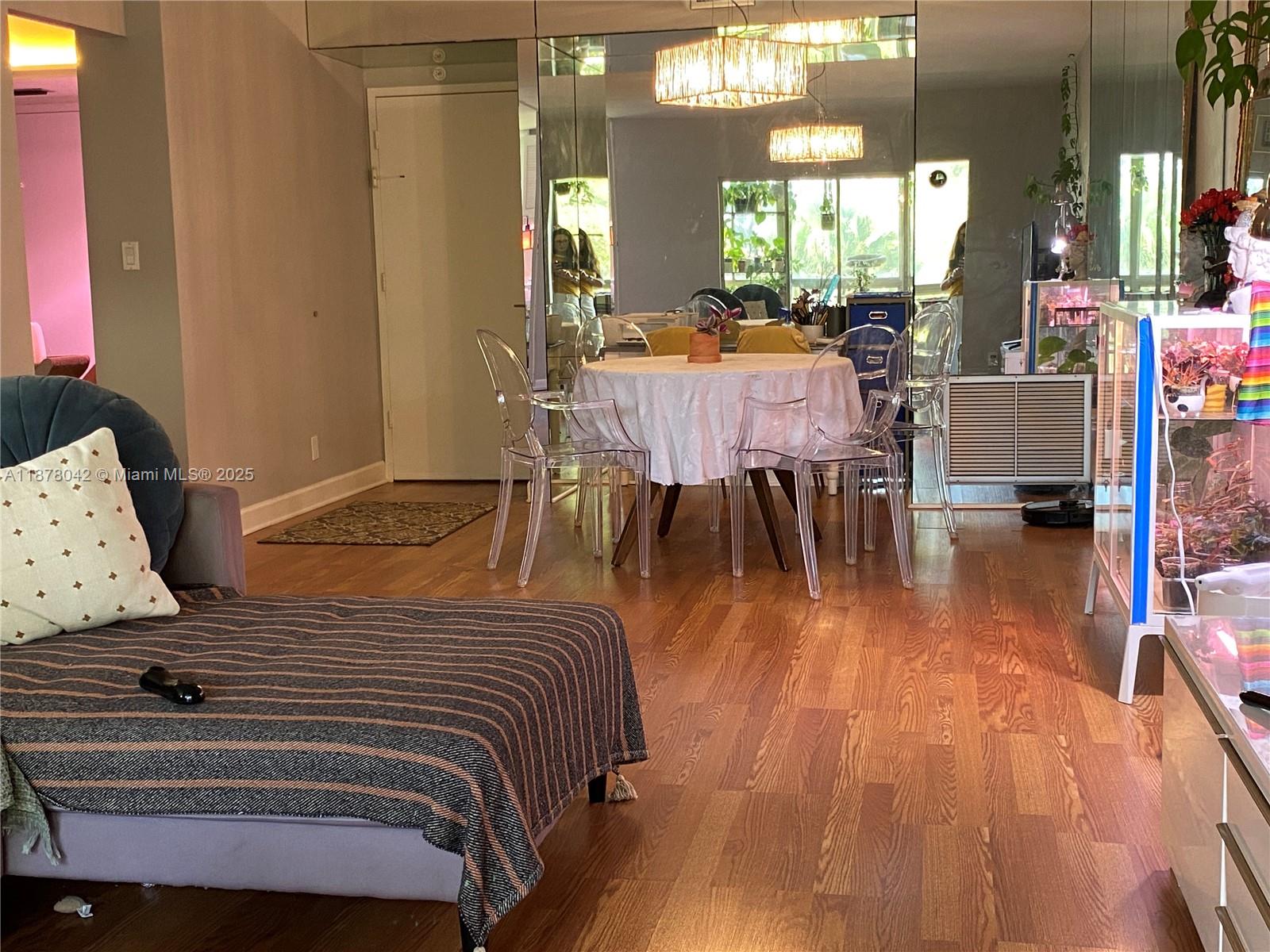 303 2 / 2 1132 sq. ft. $ 2025-09-13 0 Photo