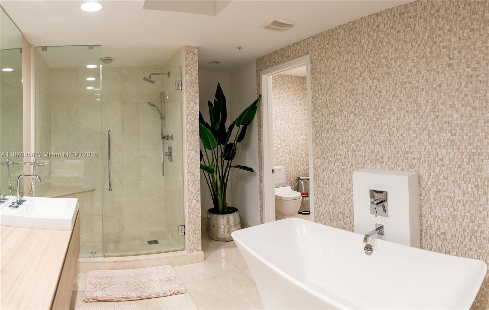 Photo of 17301 Biscayne Blvd  #1706, North Miami Beach, Florida, 33160 - 