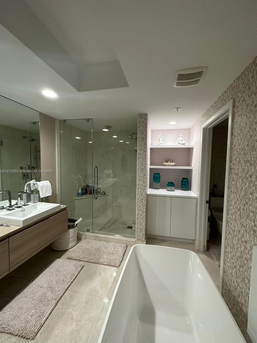 Photo of 17301 Biscayne Blvd  #1706, North Miami Beach, Florida, 33160 - 
