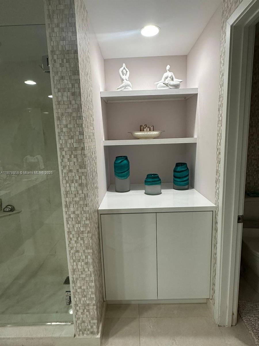 Photo of 17301 Biscayne Blvd  #1706, North Miami Beach, Florida, 33160 - 