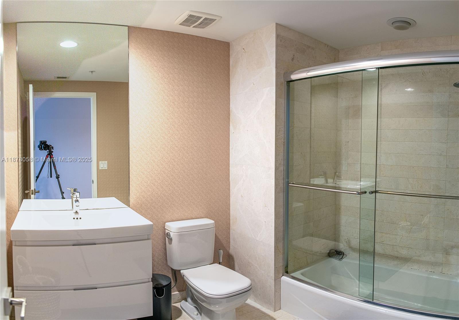 Photo of 17301 Biscayne Blvd  #1706, North Miami Beach, Florida, 33160 - #2