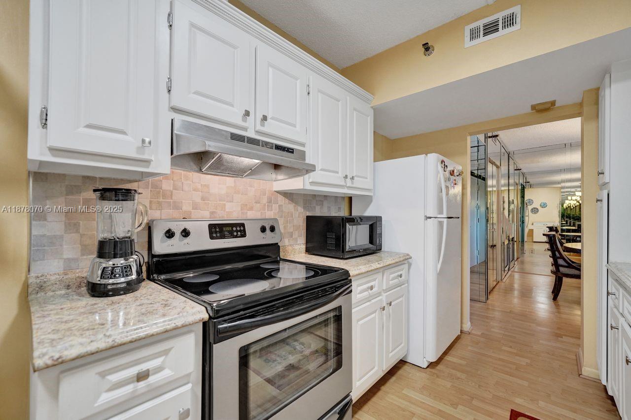 403 1 / 2 844 sq. ft. $ 2025-09-13 0 Photo
