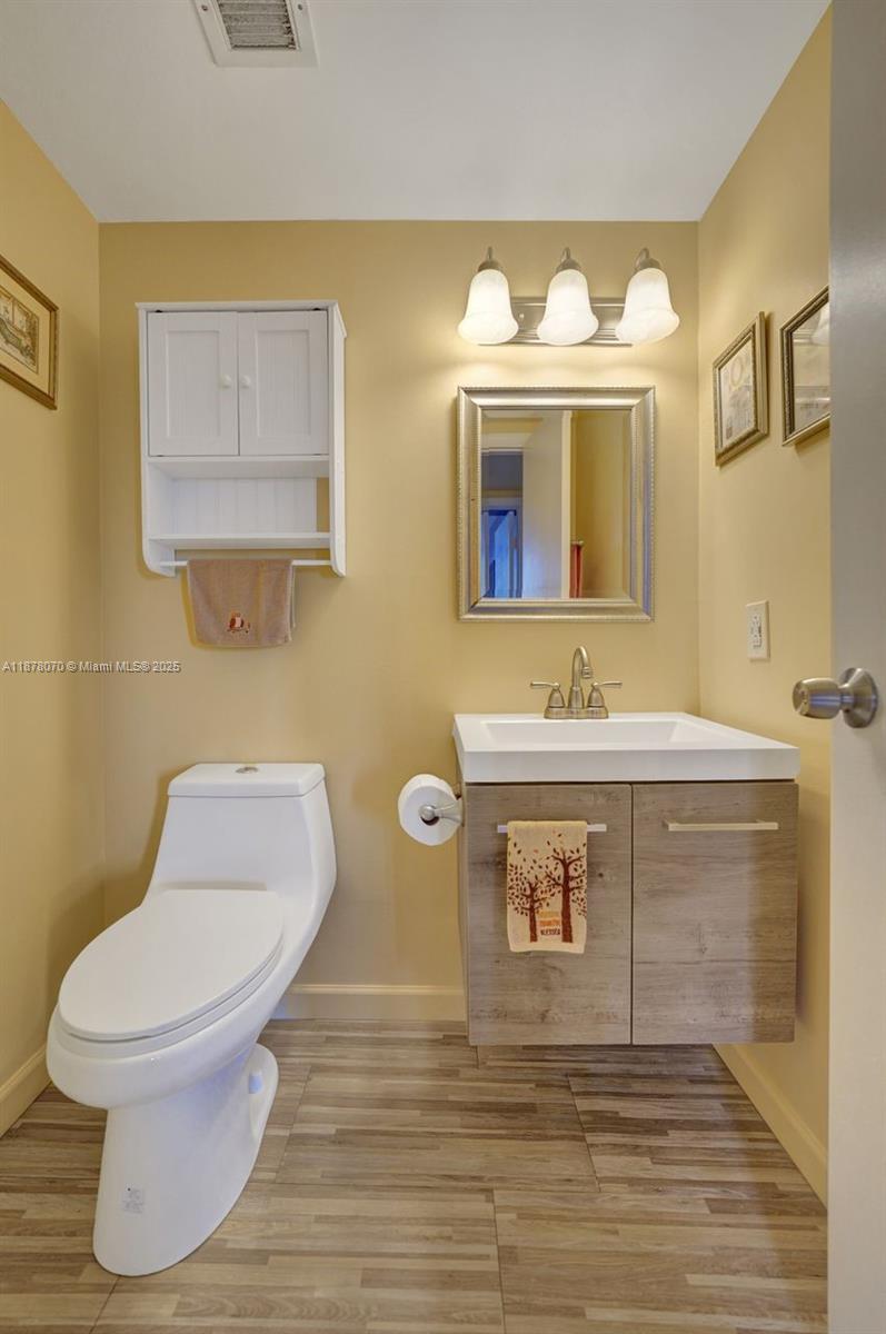 403 1 / 2 844 sq. ft. $ 2025-09-13 0 Photo