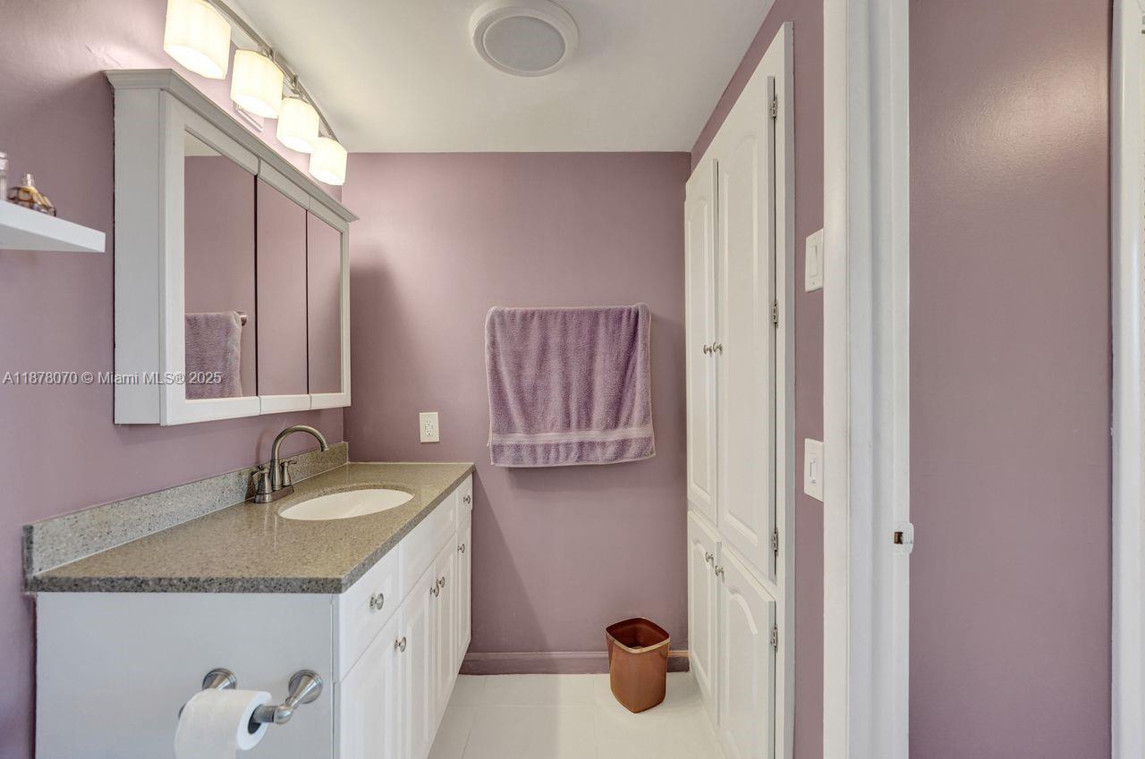 403 1 / 2 844 sq. ft. $ 2025-09-13 0 Photo
