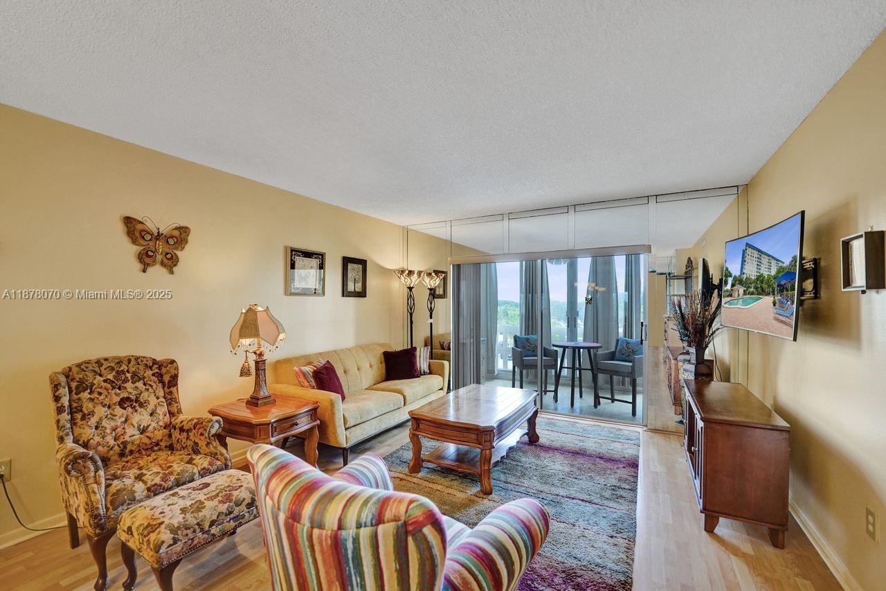 403 1 / 2 844 sq. ft. $ 2025-09-13 0 Photo