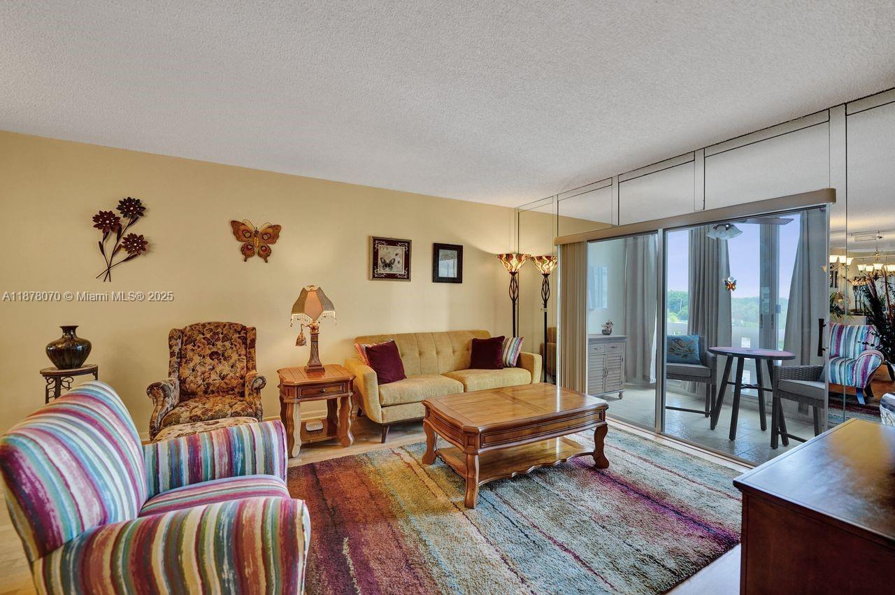 403 1 / 2 844 sq. ft. $ 2025-09-13 0 Photo
