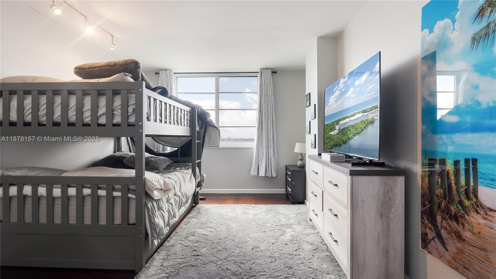 732 2 / 2 1295 sq. ft. $ 2025-09-14 0 Photo