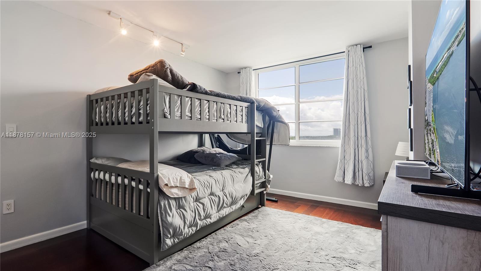 732 2 / 2 1295 sq. ft. $ 2025-09-14 0 Photo