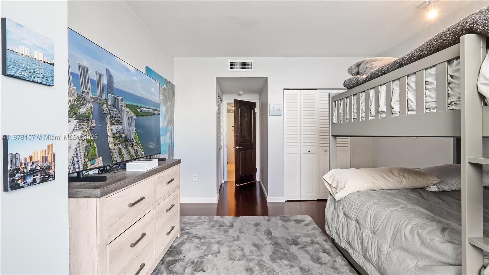 732 2 / 2 1295 sq. ft. $ 2025-09-14 0 Photo
