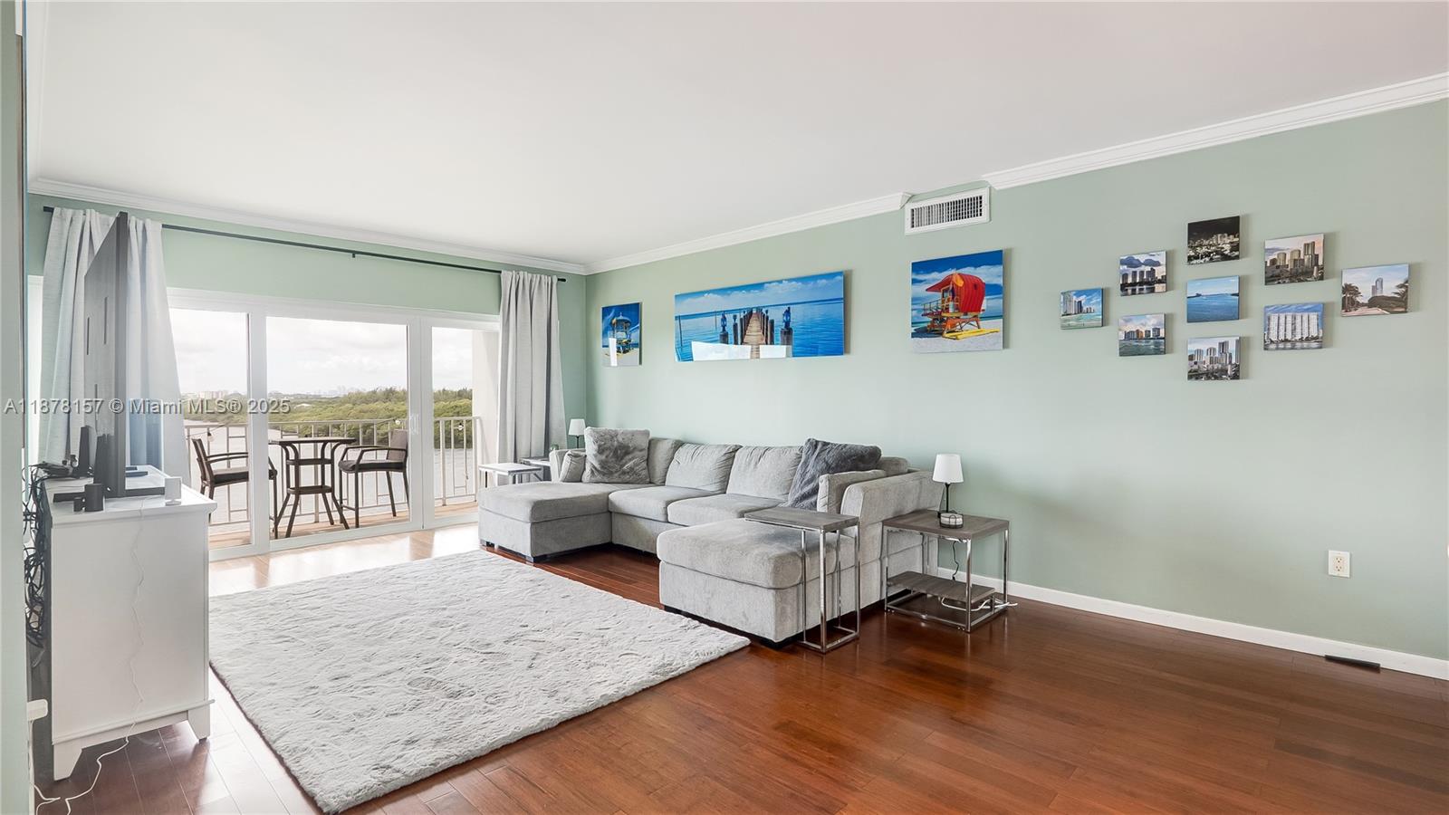 732 2 / 2 1295 sq. ft. $ 2025-09-14 0 Photo