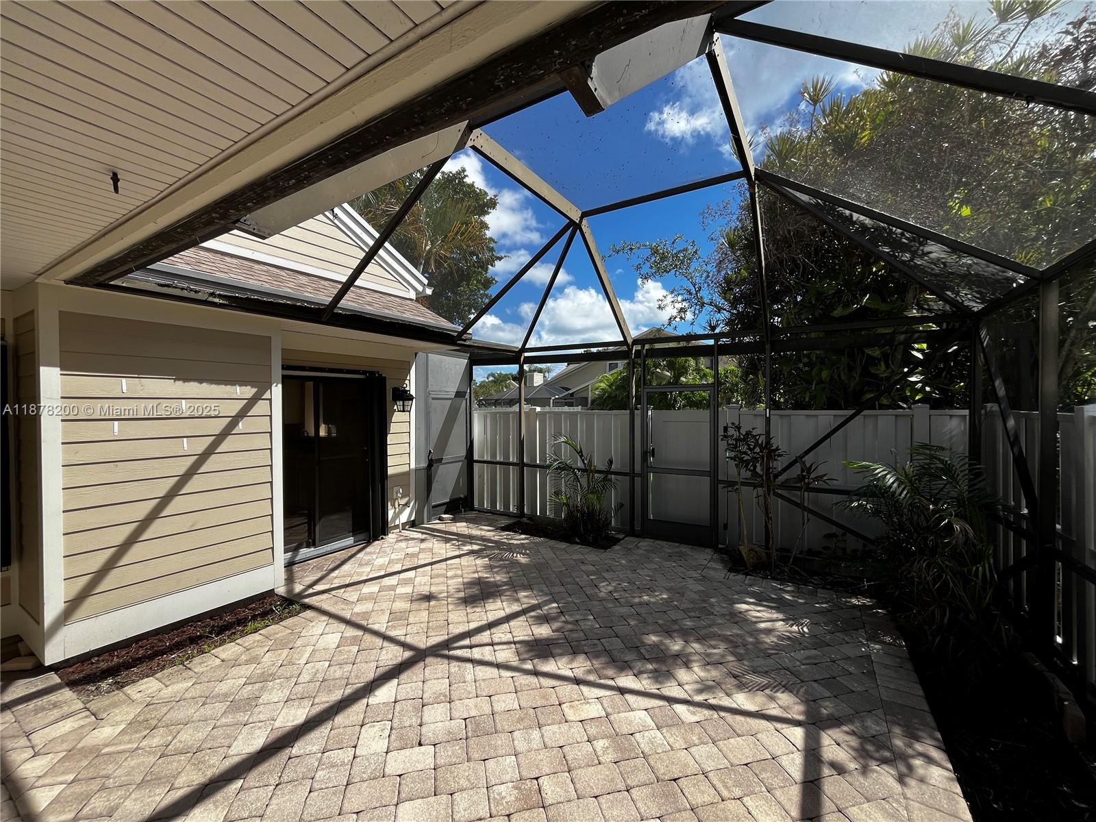 See details 601 3 / 3 1820 sq. ft. $ 2025-09-14 0 Photo