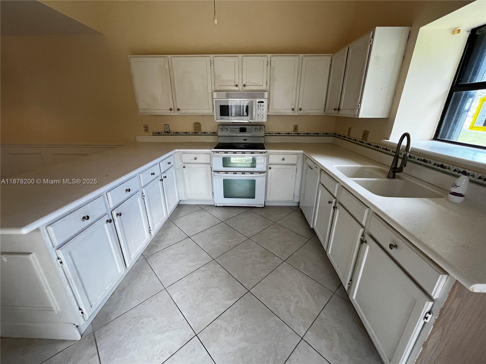 See details 601 3 / 3 1820 sq. ft. $ 2025-09-14 0 Photo