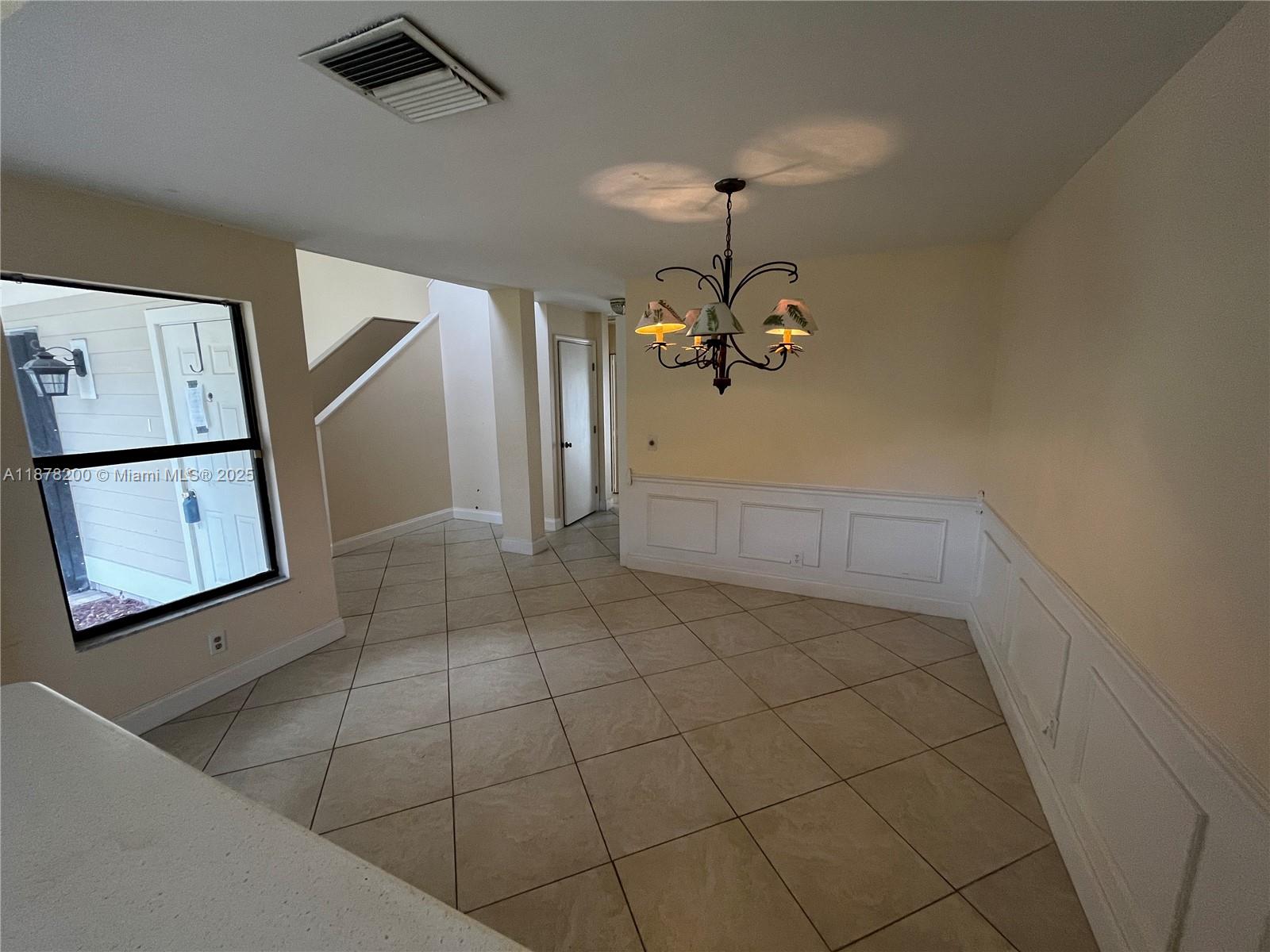 See details 601 3 / 3 1820 sq. ft. $ 2025-09-14 0 Photo