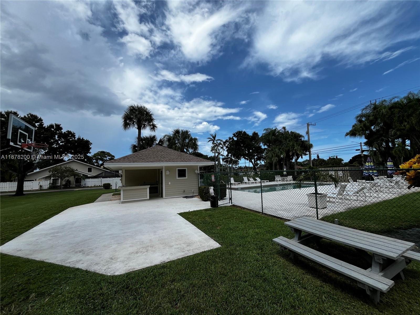 See details 601 3 / 3 1820 sq. ft. $ 2025-09-14 0 Photo