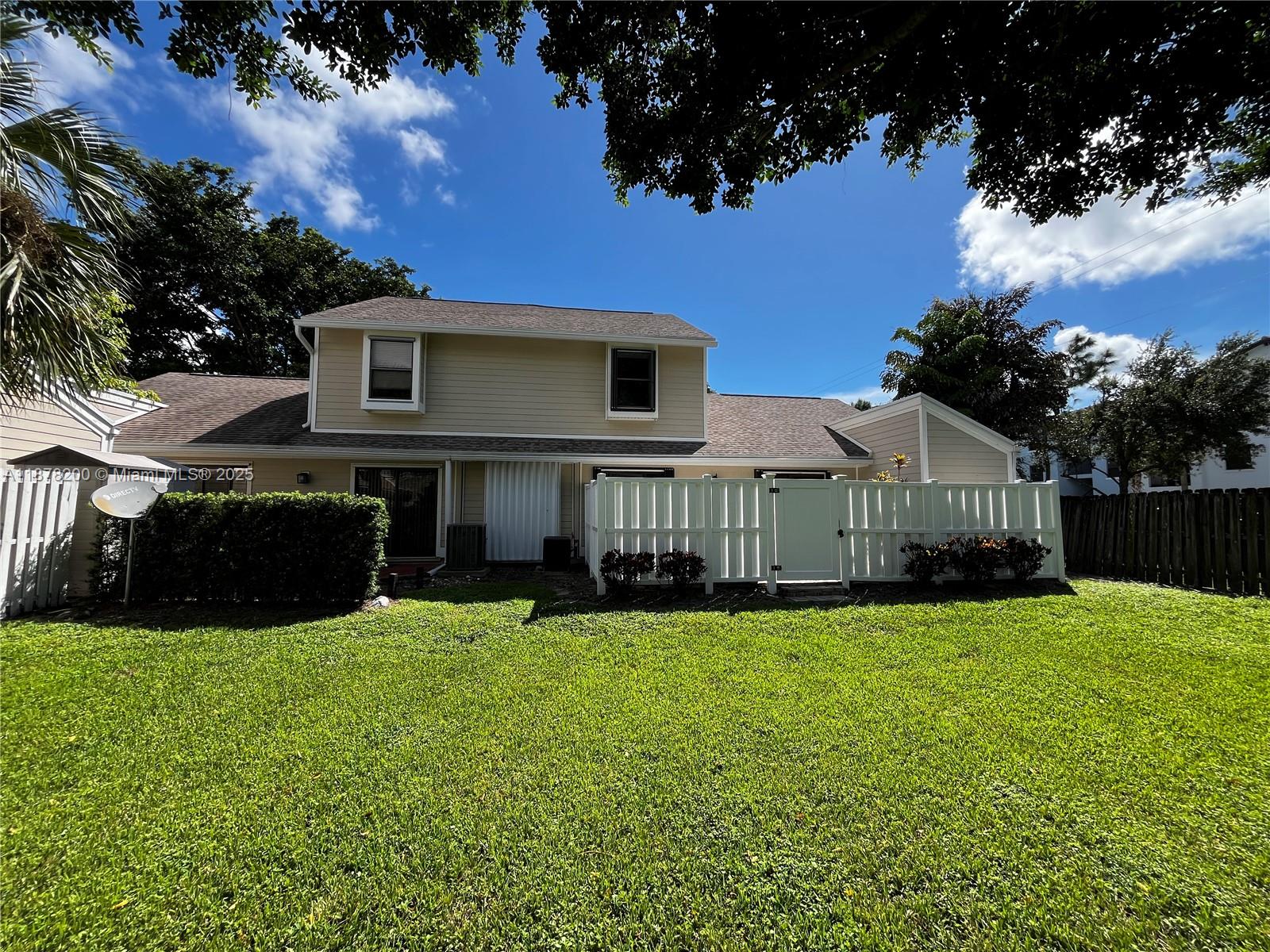 See details 601 3 / 3 1820 sq. ft. $ 2025-09-14 0 Photo