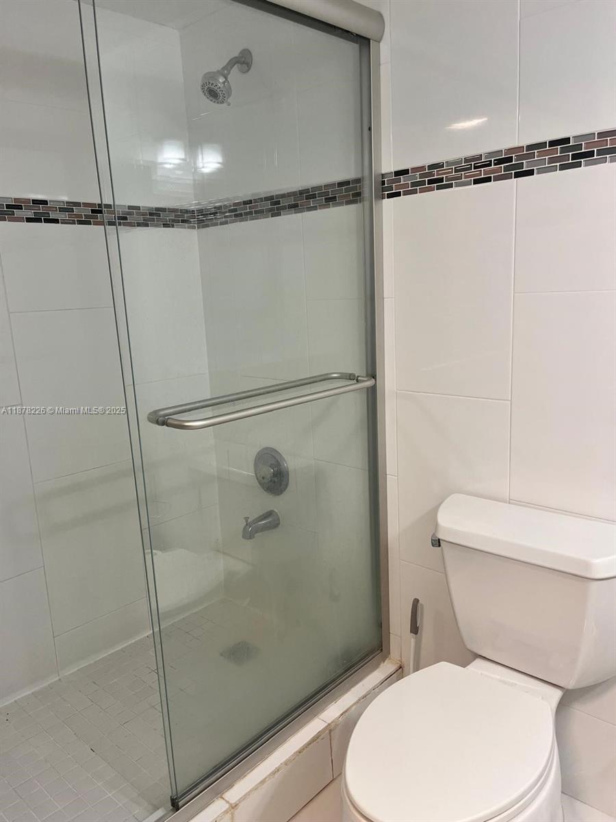 See details 1714 1 / 2 943 sq. ft. $ 2025-09-14 0 Photo