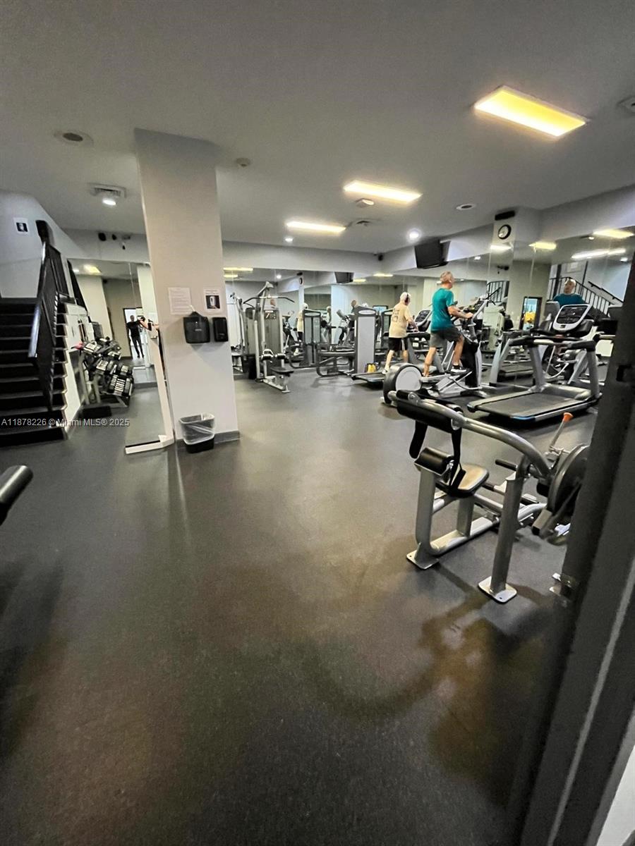 See details 1714 1 / 2 943 sq. ft. $ 2025-09-14 0 Photo