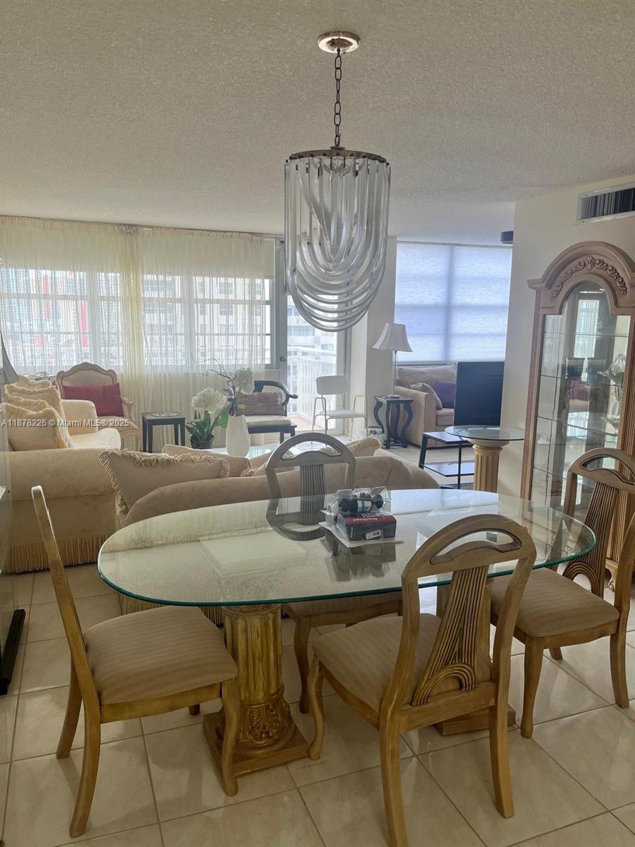 See details 1714 1 / 2 943 sq. ft. $ 2025-09-14 0 Photo