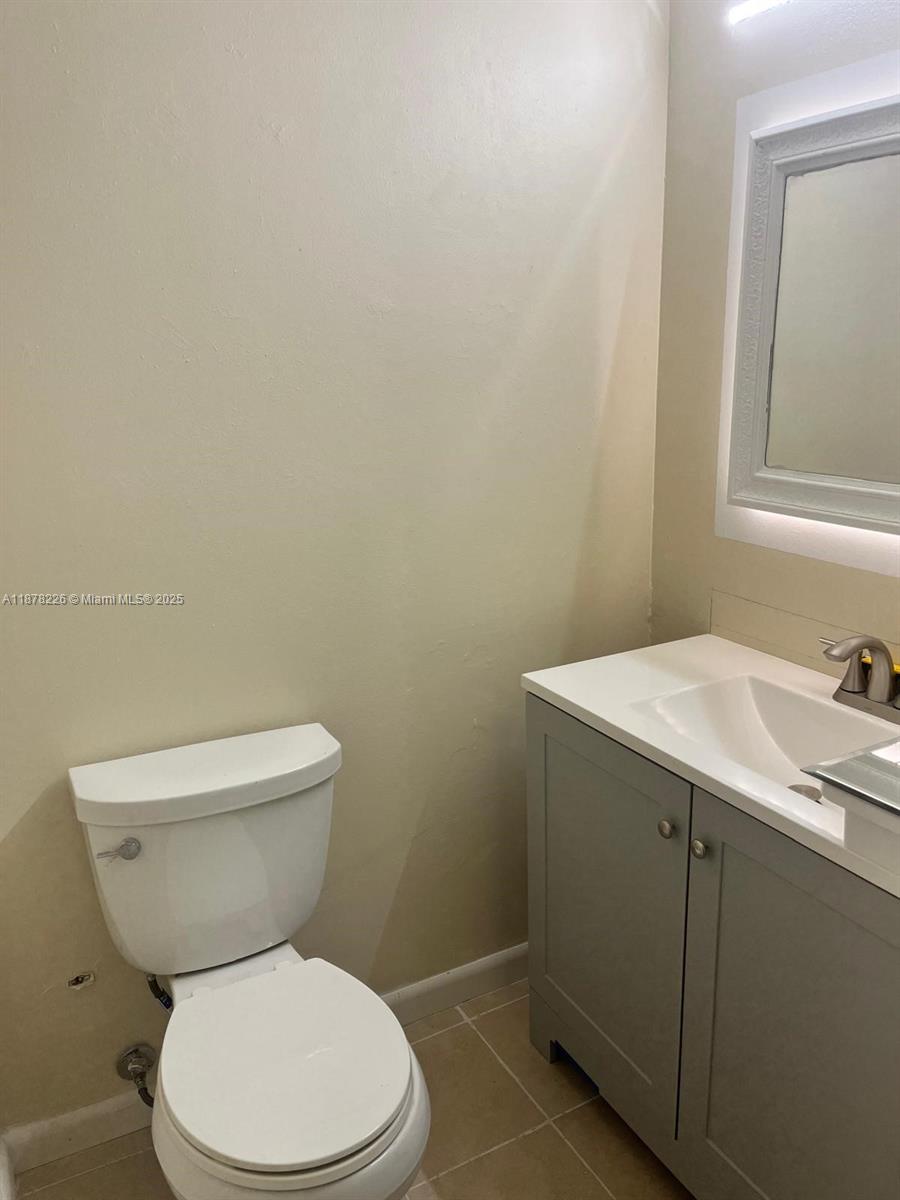 See details 1714 1 / 2 943 sq. ft. $ 2025-09-14 0 Photo