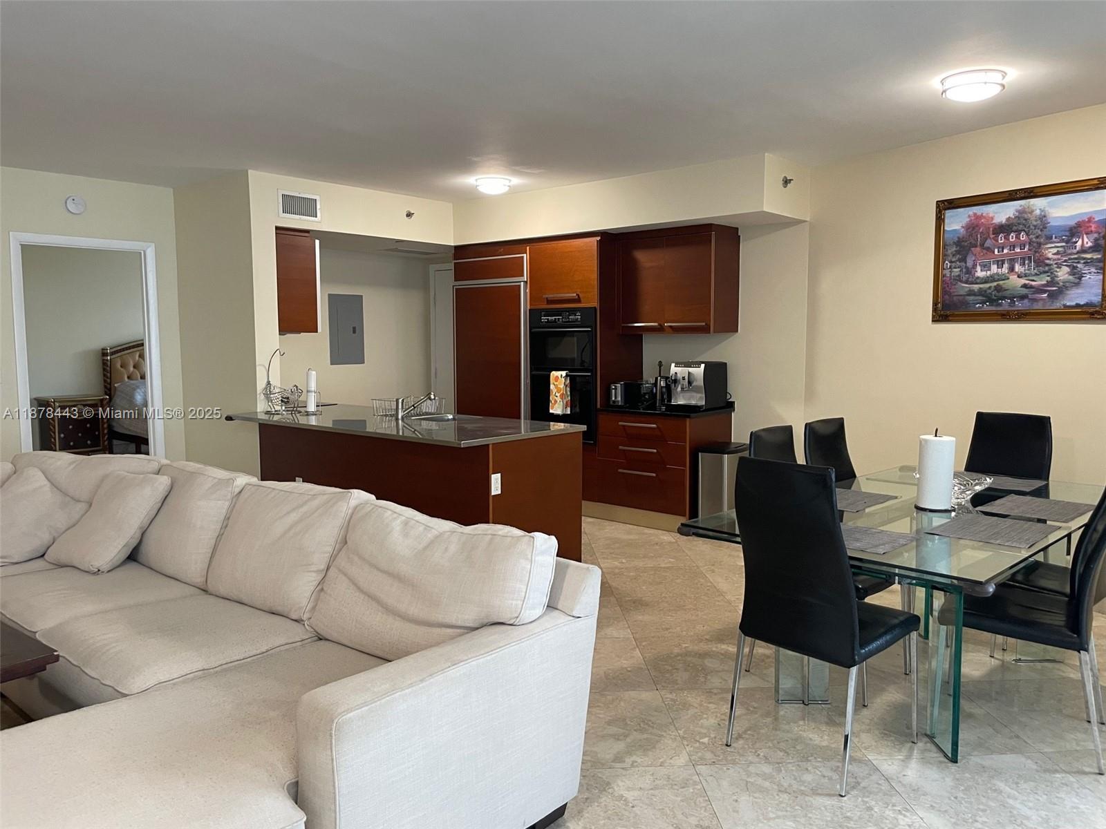 510 2 / 2 1782 sq. ft. $ 2025-09-15 0 Photo