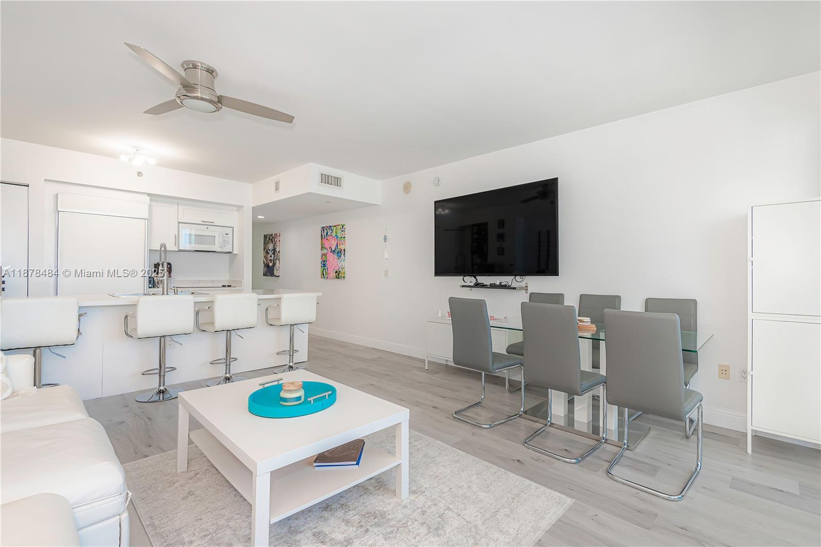1605 1 / 1 811 sq. ft. $ 2025-09-15 0 Photo