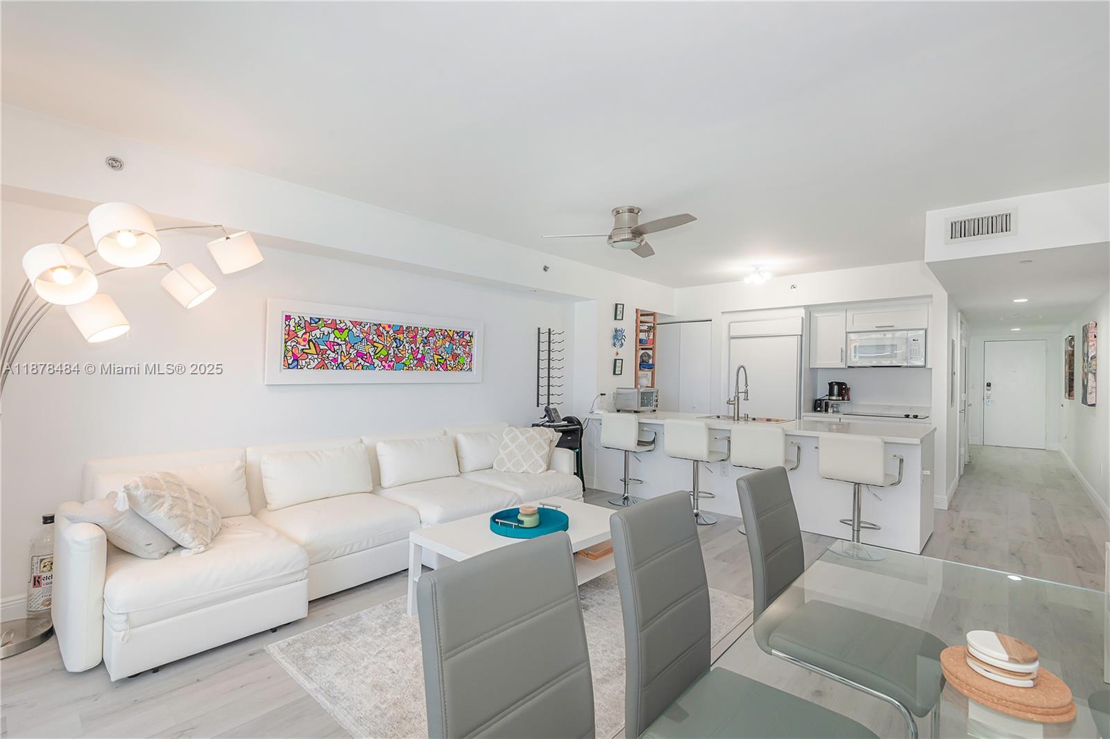 1605 1 / 1 811 sq. ft. $ 2025-09-15 0 Photo