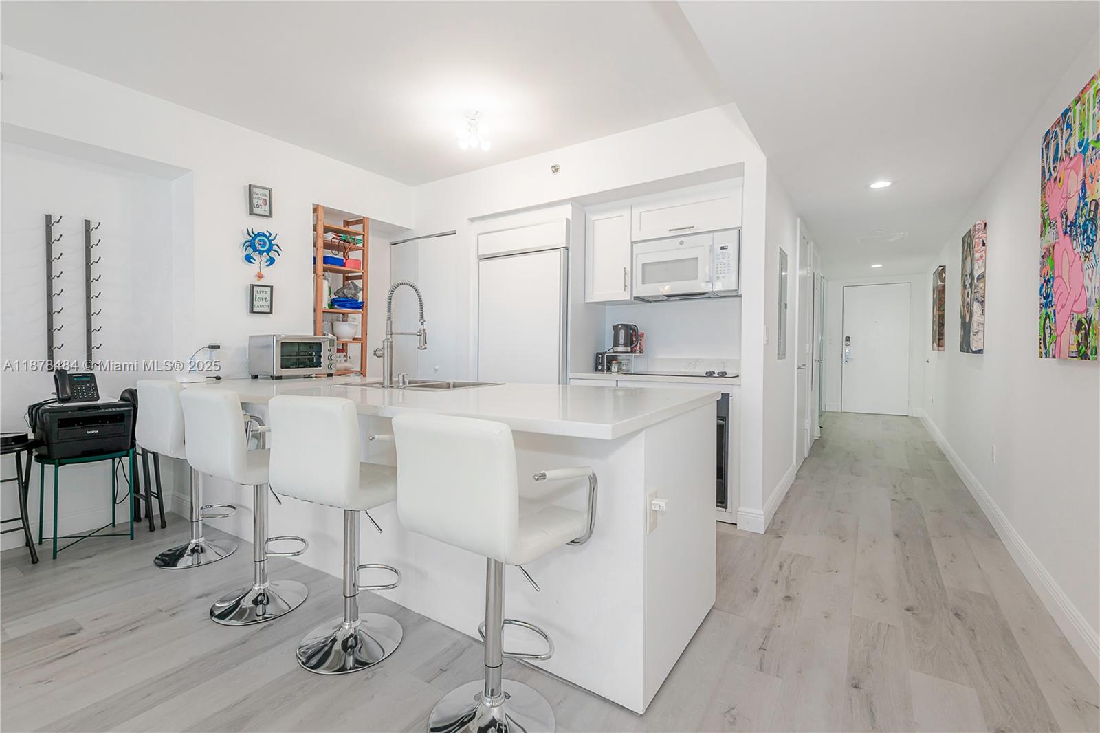 1605 1 / 1 811 sq. ft. $ 2025-09-15 0 Photo