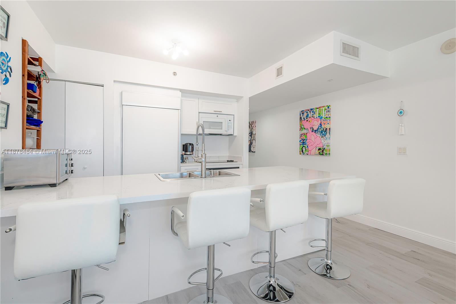 1605 1 / 1 811 sq. ft. $ 2025-09-15 0 Photo