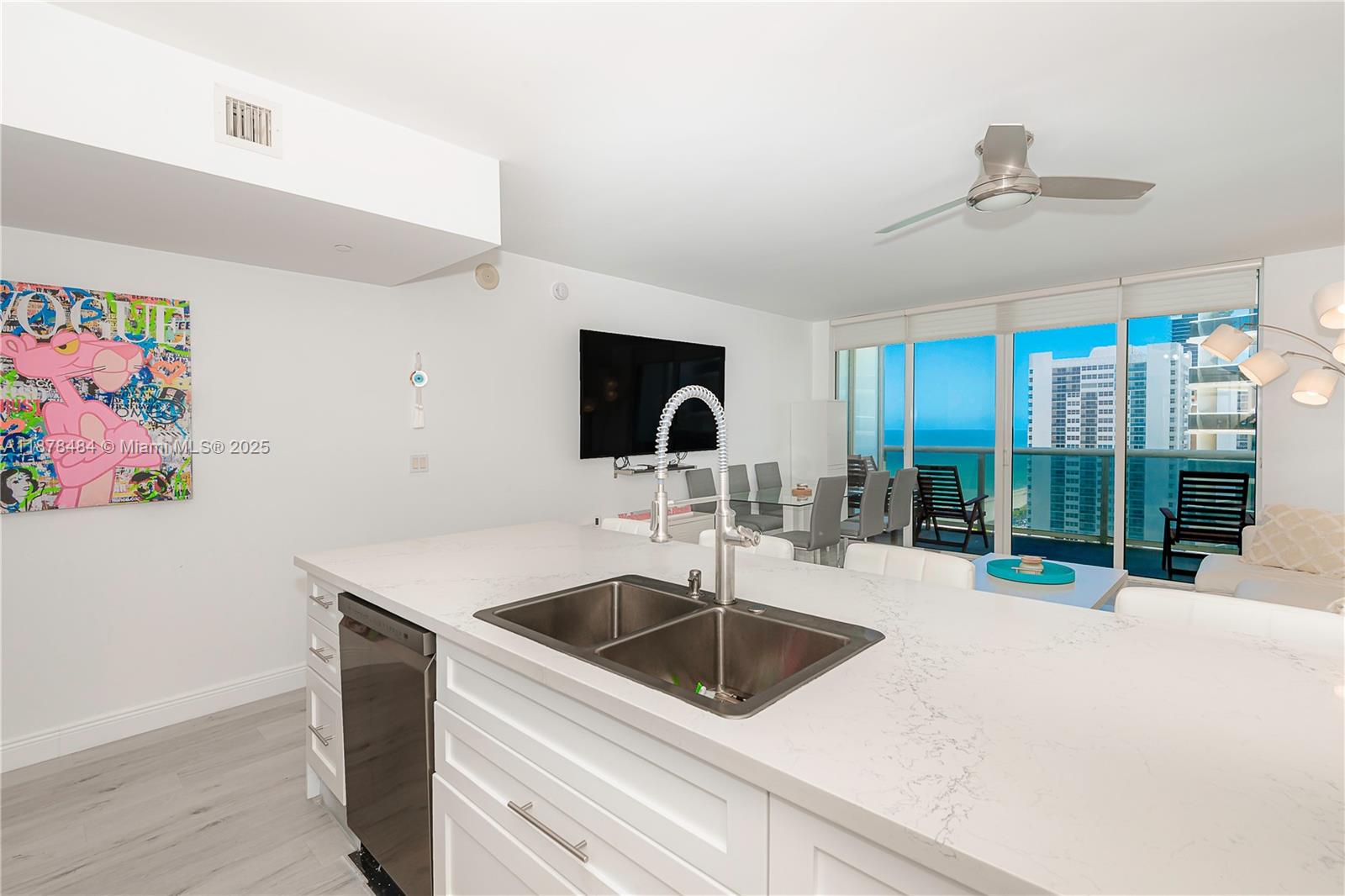 1605 1 / 1 811 sq. ft. $ 2025-09-15 0 Photo