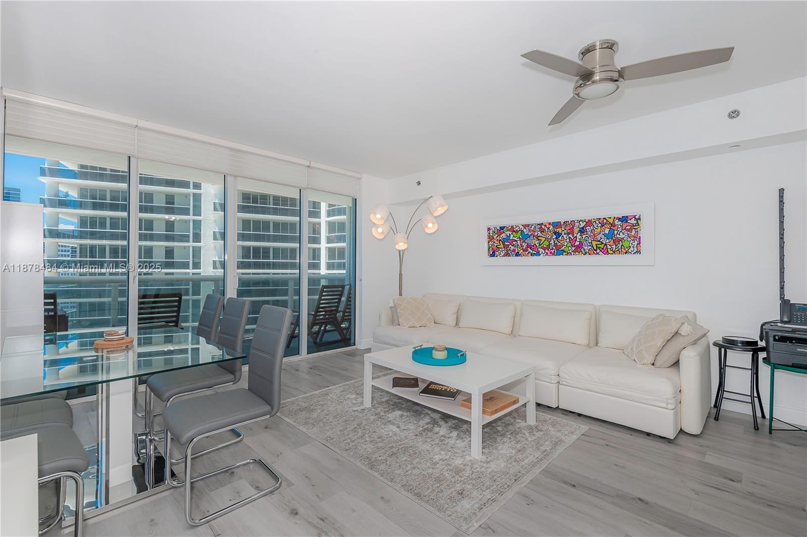 1605 1 / 1 811 sq. ft. $ 2025-09-15 0 Photo