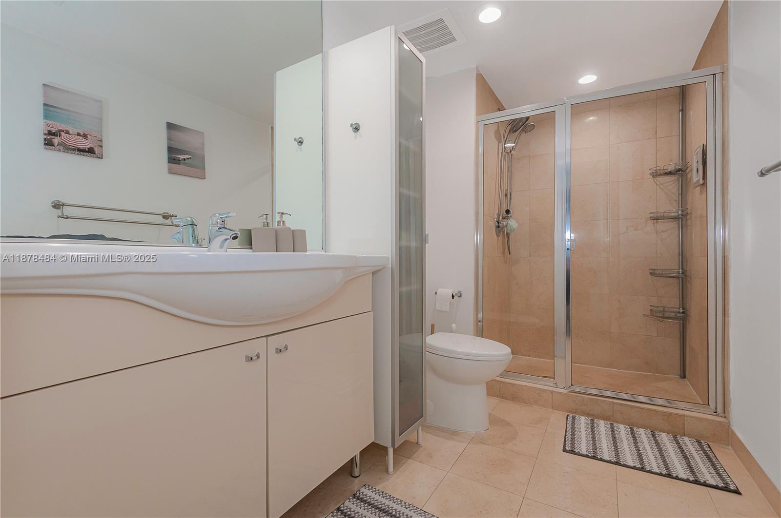 1605 1 / 1 811 sq. ft. $ 2025-09-15 0 Photo