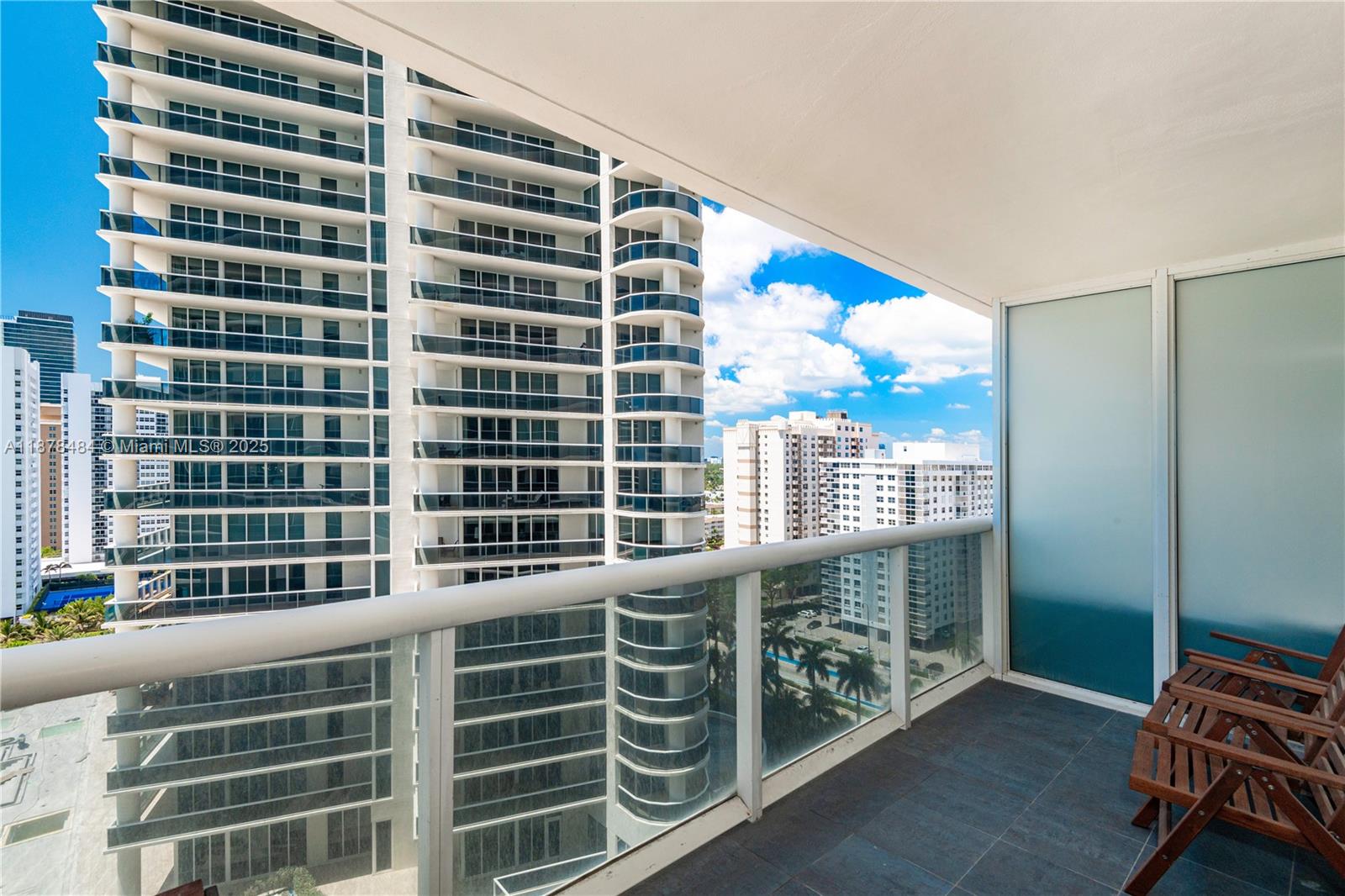 1605 1 / 1 811 sq. ft. $ 2025-09-15 0 Photo