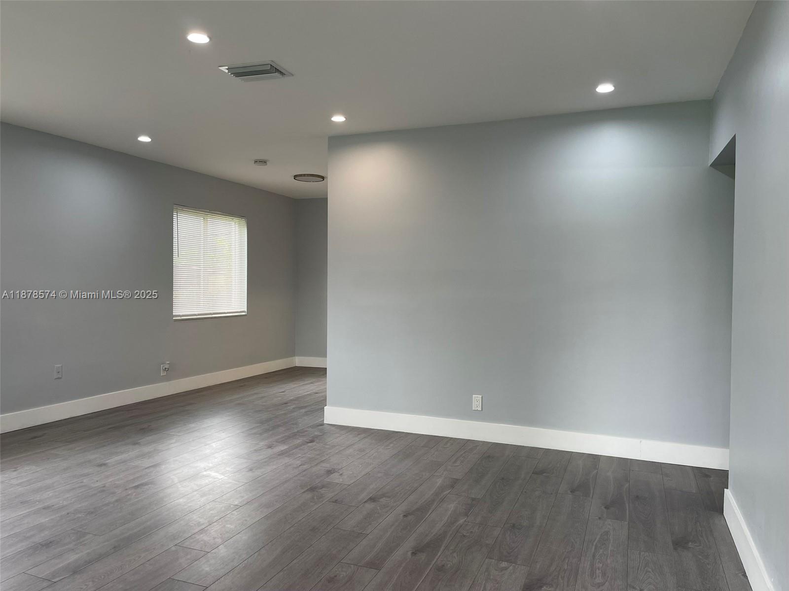   /   sq. ft. $ 2025-09-15 0 Photo