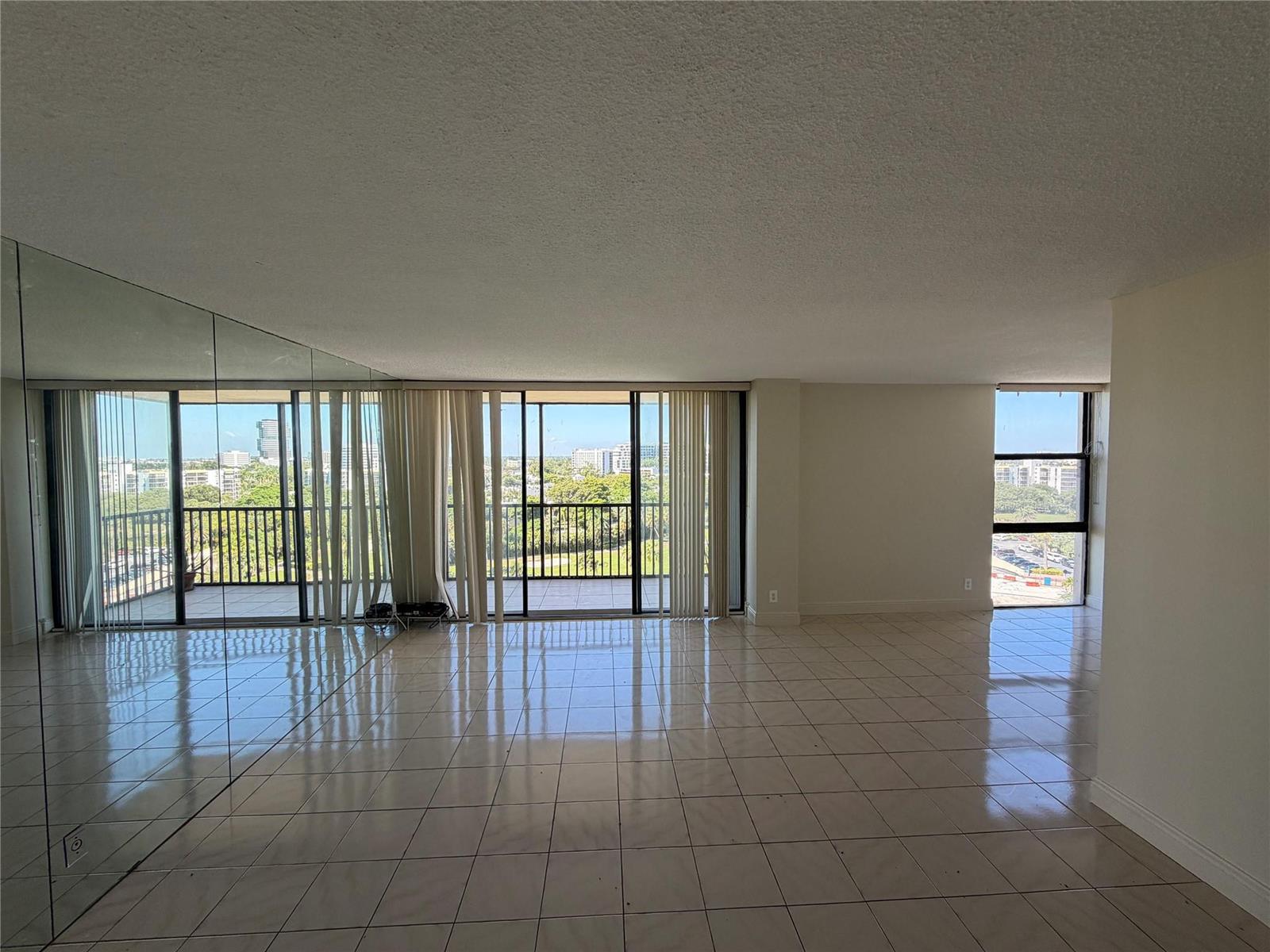 Photo of 20335 Country Club  #1101, Aventura, Florida, 33180 - Photo 2
