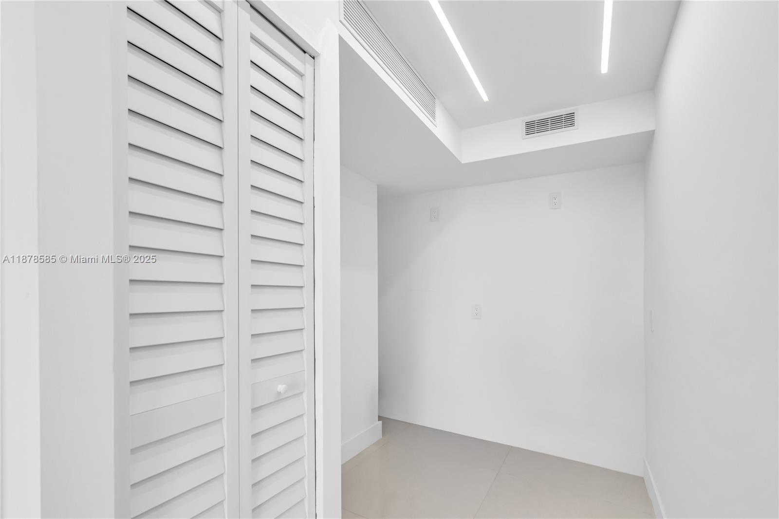 Photo of 2201 Ocean Dr  #2808, Hollywood, Florida, 33019 - 